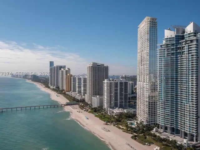 1-bedroom condo for rent in Sunny Isles Beach - 17001 Collins Ave 1903 - MondialRealty