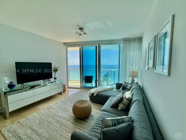 1-bedroom condo for rent in Sunny Isles Beach - 17001 Collins Ave 1903 - MondialRealty
