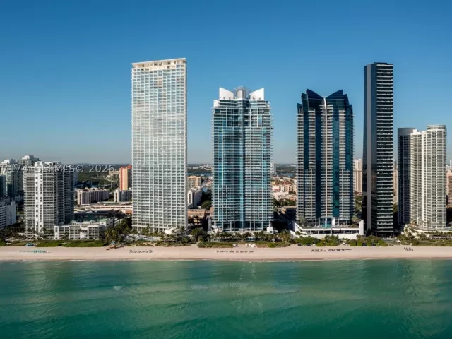 1-bedroom condo for rent in Sunny Isles Beach - 17001 Collins Ave 1903 - MondialRealty