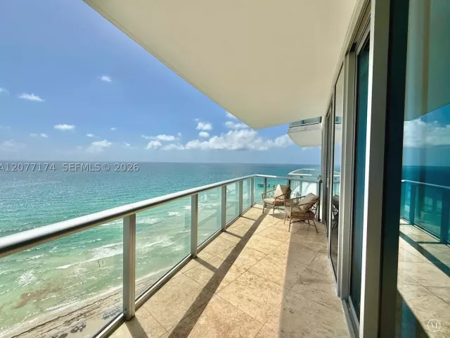 1-bedroom condo for rent in Sunny Isles Beach - 17001 Collins Ave 1903 - MondialRealty
