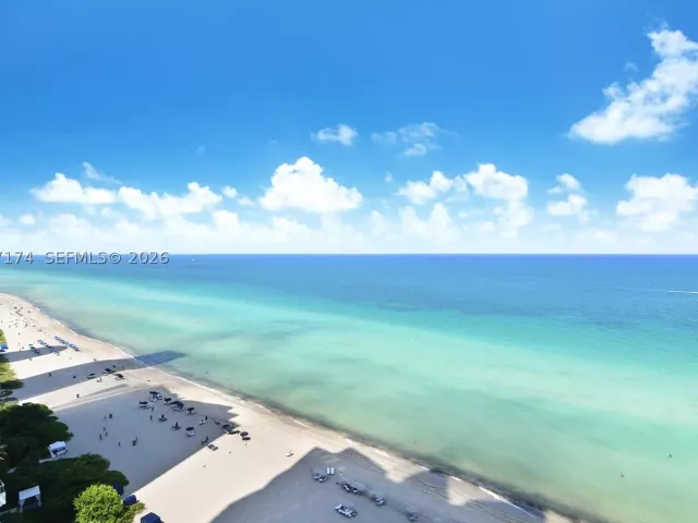 1-bedroom condo for rent in Sunny Isles Beach - 17001 Collins Ave 1903 - MondialRealty