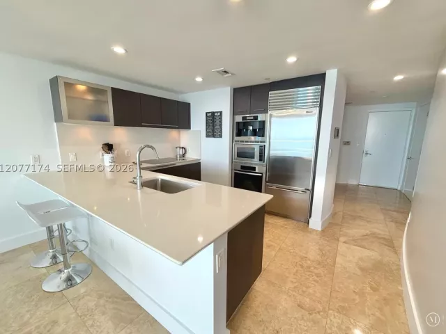 1-bedroom condo for rent in Sunny Isles Beach - 17001 Collins Ave 1903 - MondialRealty