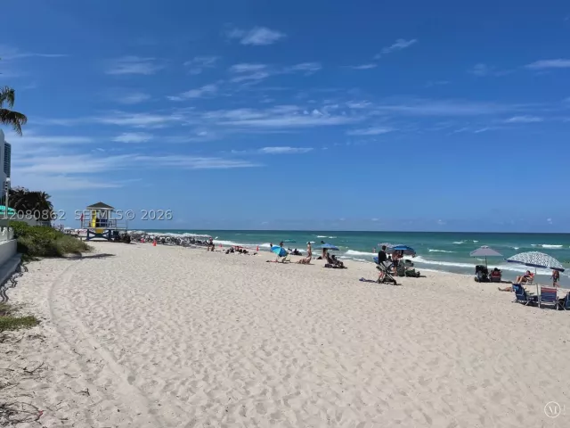 1-bedroom condo for rent in Hollywood - 3801 S Ocean Dr 15A - MondialRealty