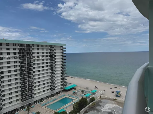 1-bedroom condo for rent in Hollywood - 3801 S Ocean Dr 15A - MondialRealty