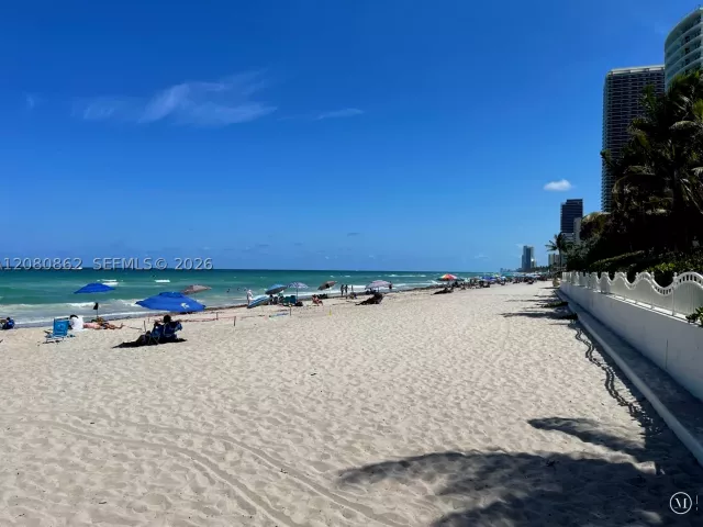 1-bedroom condo for rent in Hollywood - 3801 S Ocean Dr 15A - MondialRealty