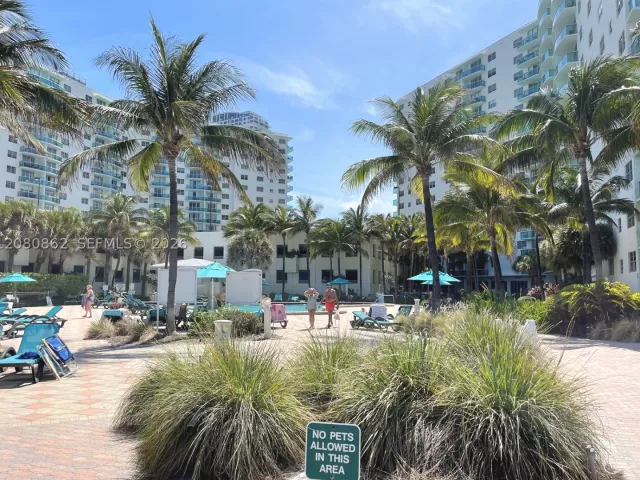 1-bedroom condo for rent in Hollywood - 3801 S Ocean Dr 15A - MondialRealty