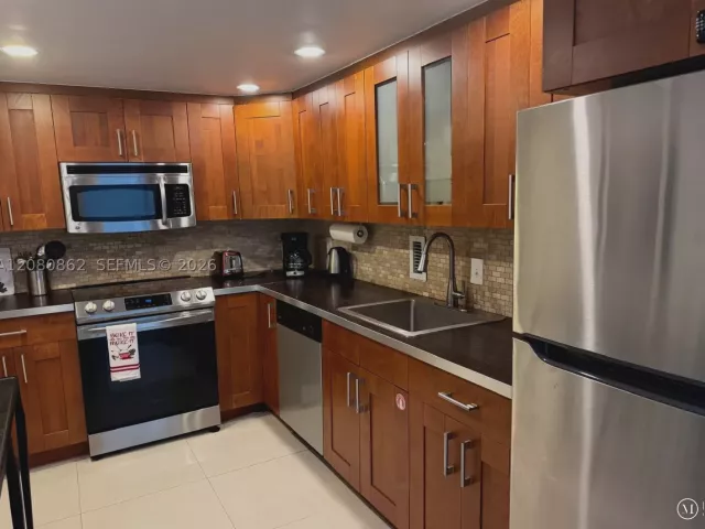 1-bedroom condo for rent in Hollywood - 3801 S Ocean Dr 15A - MondialRealty