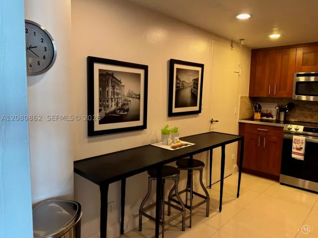 1-bedroom condo for rent in Hollywood - 3801 S Ocean Dr 15A - MondialRealty