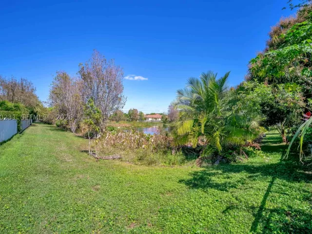 5-bedroom home for sale in West Palm Beach - 9345 Madewood Ct - MondialRealty