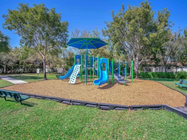 5-bedroom home for sale in West Palm Beach - 9345 Madewood Ct - MondialRealty
