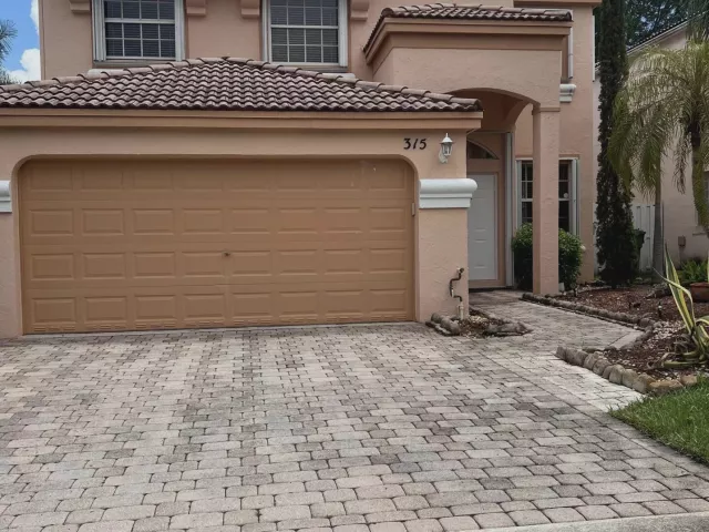 4-bedroom home for rent in Pembroke Pines - 315 NW 158TH Lane - MondialRealty
