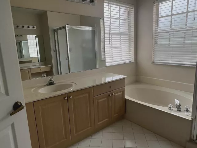 4-bedroom home for rent in Pembroke Pines - 315 NW 158TH Lane - MondialRealty