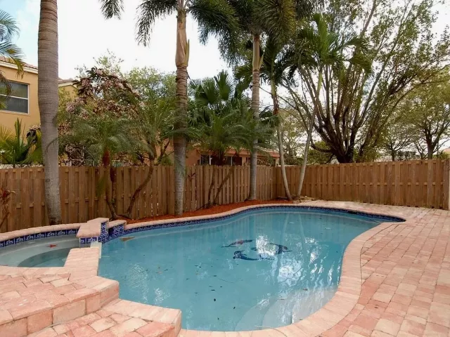 4-bedroom home for rent in Pembroke Pines - 315 NW 158TH Lane - MondialRealty
