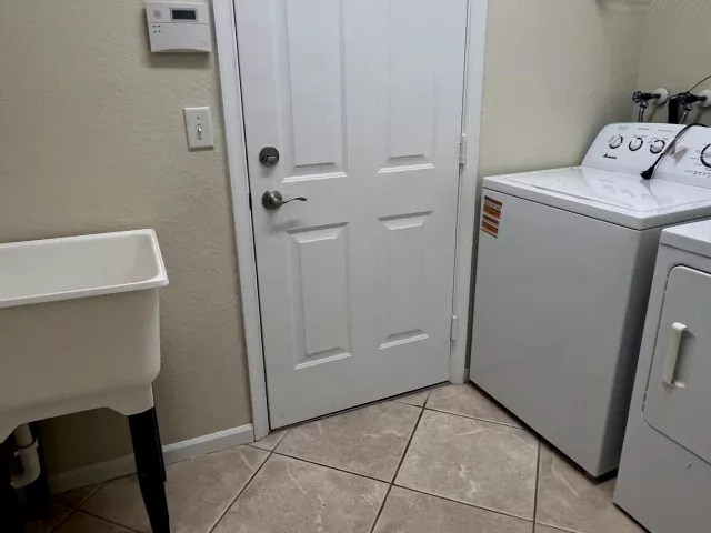 4-bedroom home for rent in Pembroke Pines - 315 NW 158TH Lane - MondialRealty