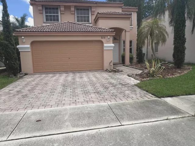 4-bedroom home for rent in Pembroke Pines - 315 NW 158TH Lane - MondialRealty