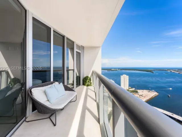 1-bedroom condo for sale in Miami - 495 Brickell Ave 4709 - MondialRealty