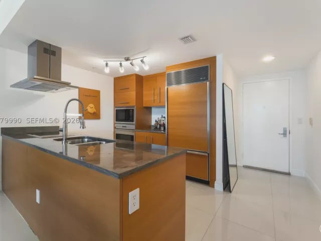 1-bedroom condo for sale in Miami - 495 Brickell Ave 4709 - MondialRealty