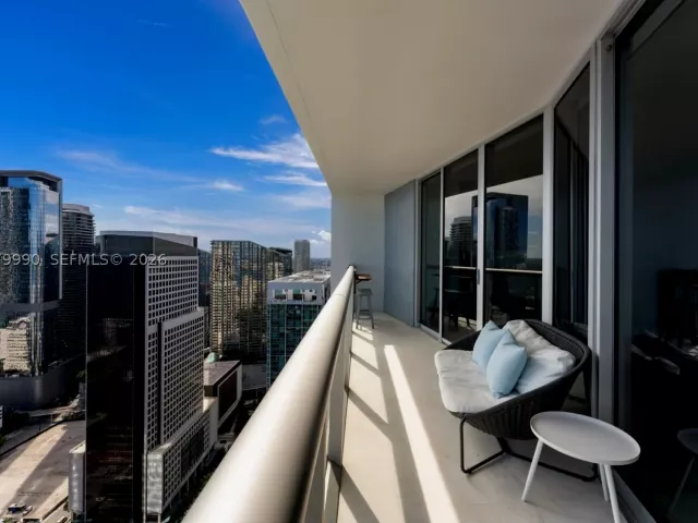 1-bedroom condo for sale in Miami - 495 Brickell Ave 4709 - MondialRealty