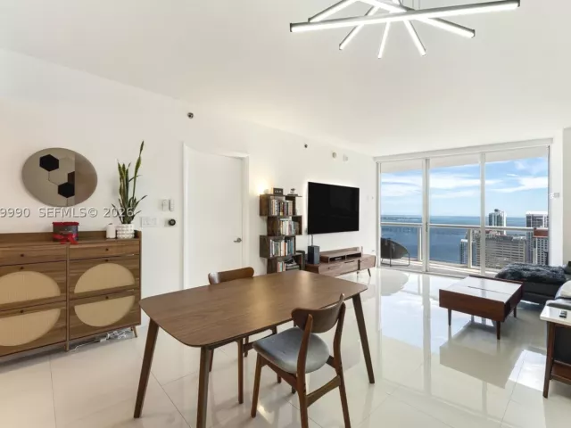 1-bedroom condo for sale in Miami - 495 Brickell Ave 4709 - MondialRealty