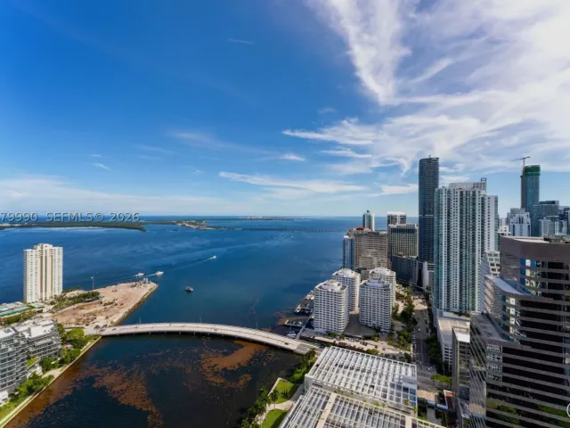 1-bedroom condo for sale in Miami - 495 Brickell Ave 4709 - MondialRealty