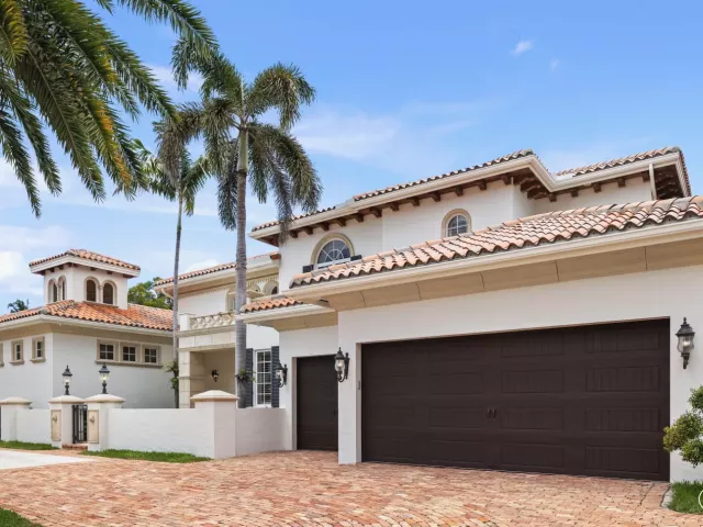 6-bedroom home for rent in Boca Raton - 248 W Alexander Palm Road - MondialRealty