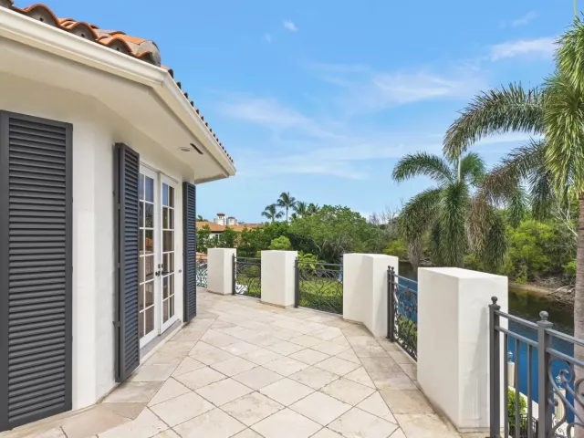 6-bedroom home for rent in Boca Raton - 248 W Alexander Palm Road - MondialRealty