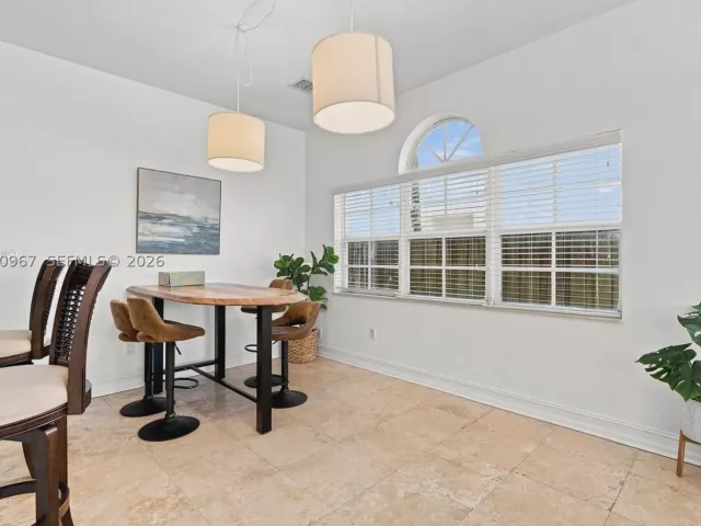 4-bedroom home for rent in Fort Lauderdale - 913 SW 8th St 2 - MondialRealty