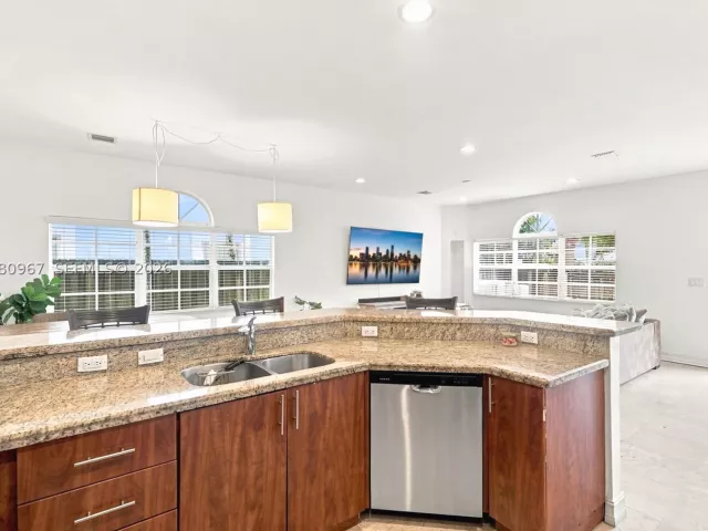 4-bedroom home for rent in Fort Lauderdale - 913 SW 8th St 2 - MondialRealty