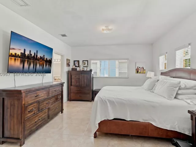 4-bedroom home for rent in Fort Lauderdale - 913 SW 8th St 2 - MondialRealty