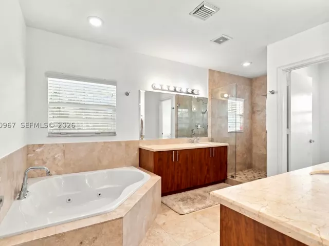 4-bedroom home for rent in Fort Lauderdale - 913 SW 8th St 2 - MondialRealty
