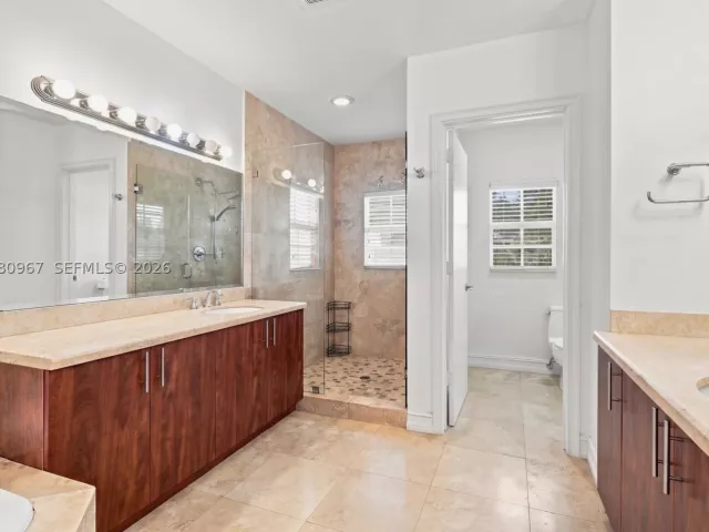 4-bedroom home for rent in Fort Lauderdale - 913 SW 8th St 2 - MondialRealty