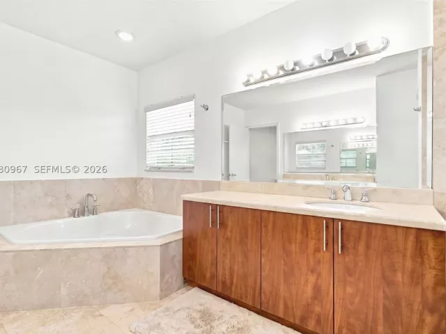 4-bedroom home for rent in Fort Lauderdale - 913 SW 8th St 2 - MondialRealty