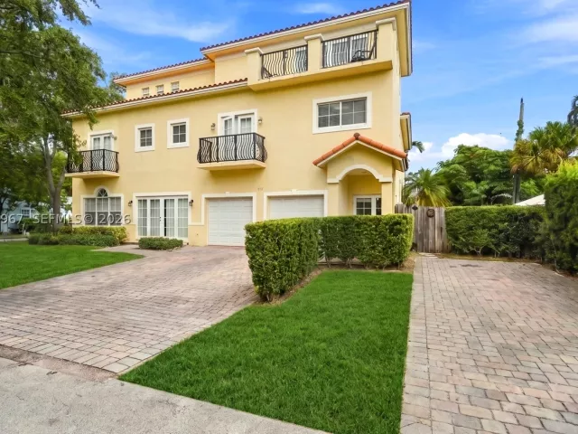 4-bedroom home for rent in Fort Lauderdale - 913 SW 8th St 2 - MondialRealty