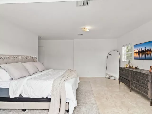 4-bedroom home for rent in Fort Lauderdale - 913 SW 8th St 2 - MondialRealty