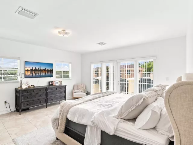4-bedroom home for rent in Fort Lauderdale - 913 SW 8th St 2 - MondialRealty