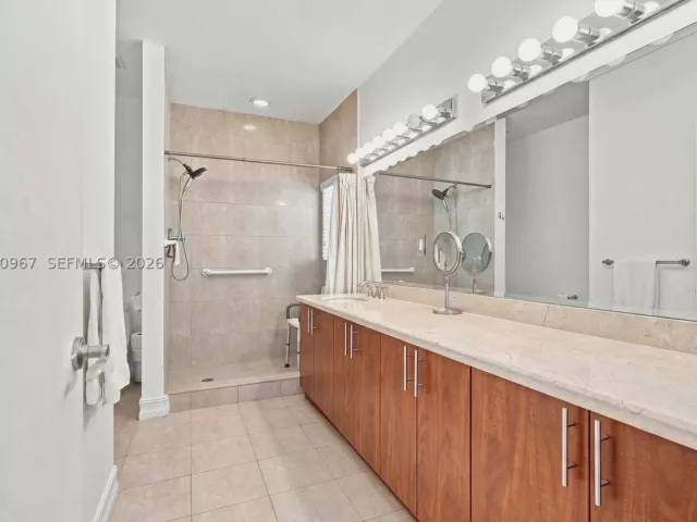4-bedroom home for rent in Fort Lauderdale - 913 SW 8th St 2 - MondialRealty
