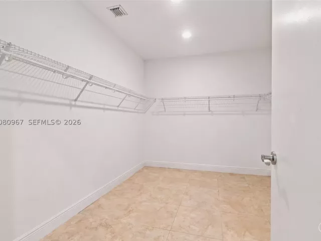 4-bedroom home for rent in Fort Lauderdale - 913 SW 8th St 2 - MondialRealty