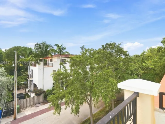 4-bedroom home for rent in Fort Lauderdale - 913 SW 8th St 2 - MondialRealty