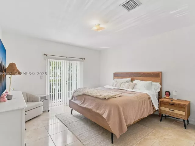 4-bedroom home for rent in Fort Lauderdale - 913 SW 8th St 2 - MondialRealty