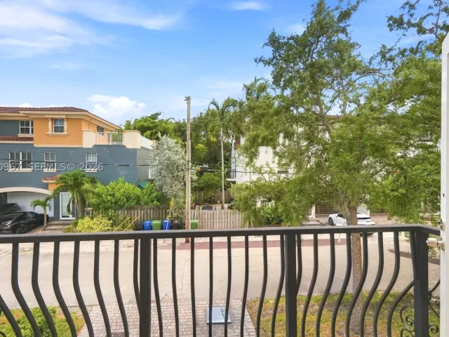 4-bedroom home for rent in Fort Lauderdale - 913 SW 8th St 2 - MondialRealty