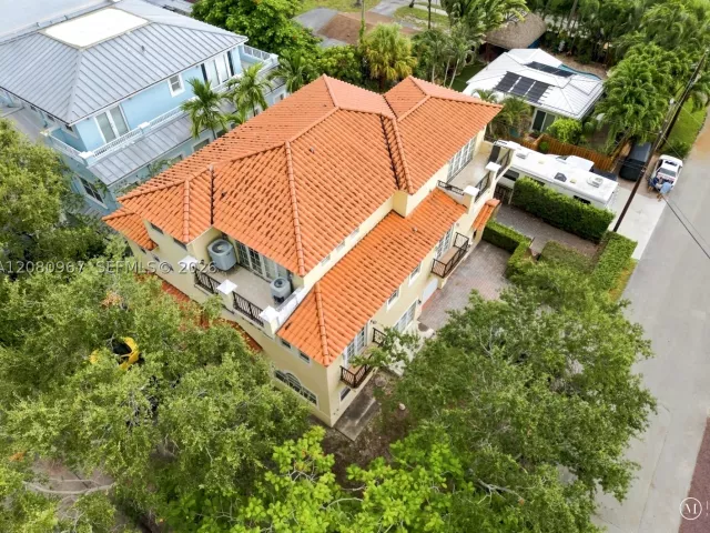 4-bedroom home for rent in Fort Lauderdale - 913 SW 8th St 2 - MondialRealty