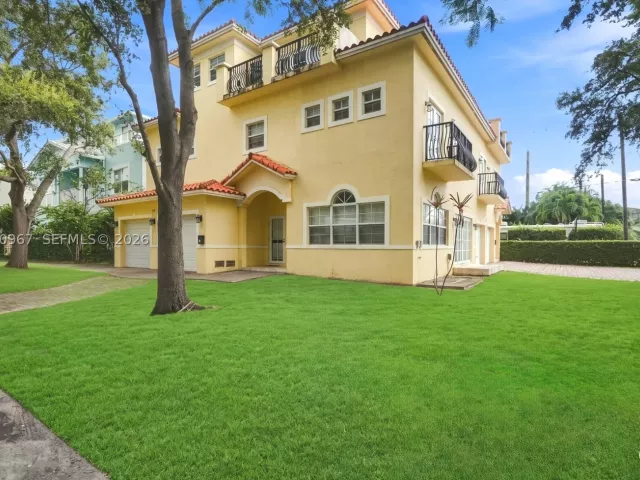 4-bedroom home for rent in Fort Lauderdale - 913 SW 8th St 2 - MondialRealty