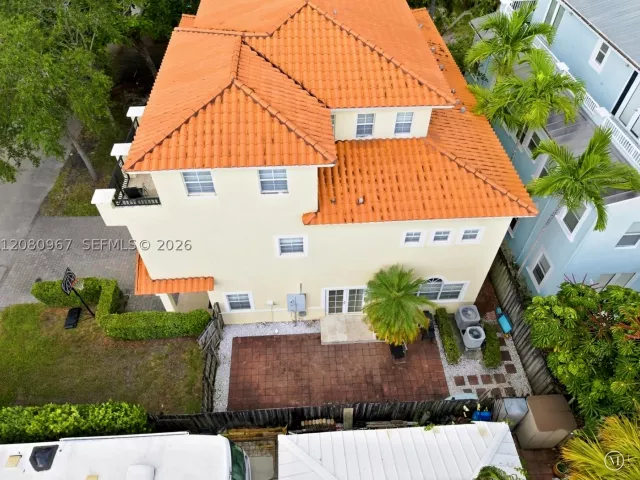 4-bedroom home for rent in Fort Lauderdale - 913 SW 8th St 2 - MondialRealty
