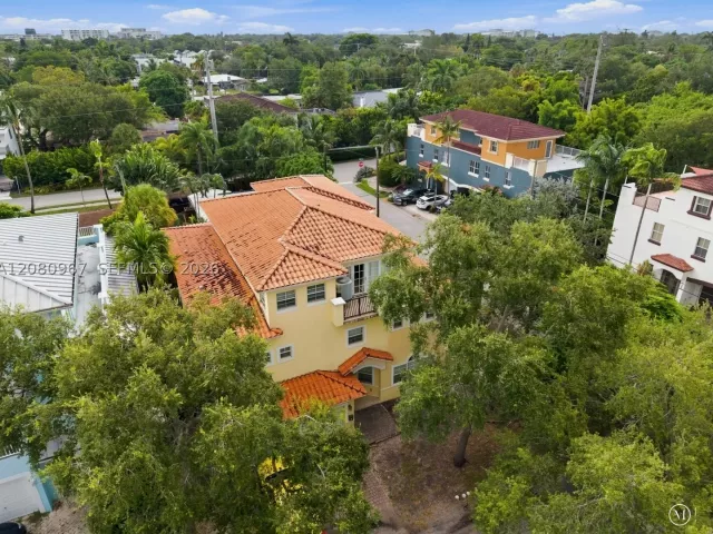 4-bedroom home for rent in Fort Lauderdale - 913 SW 8th St 2 - MondialRealty