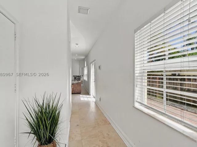 4-bedroom home for rent in Fort Lauderdale - 913 SW 8th St 2 - MondialRealty