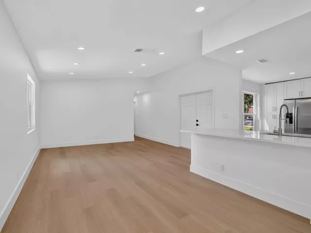 3-bedroom home for sale in Deerfield Beach - 386 NW 40th Terrace - MondialRealty