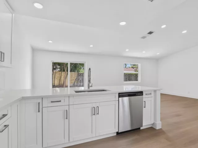 3-bedroom home for sale in Deerfield Beach - 386 NW 40th Terrace - MondialRealty