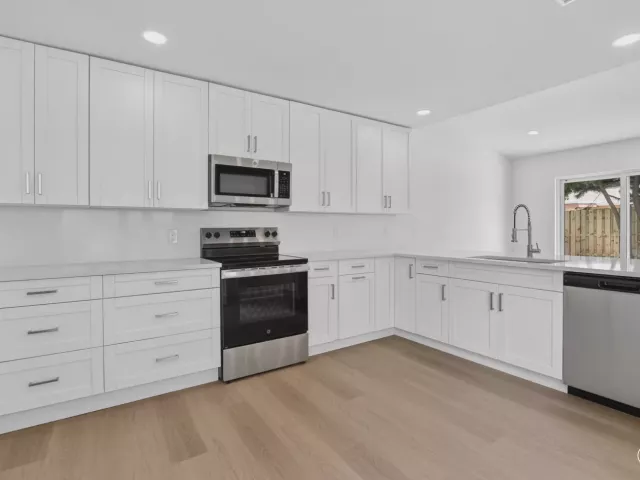 3-bedroom home for sale in Deerfield Beach - 386 NW 40th Terrace - MondialRealty