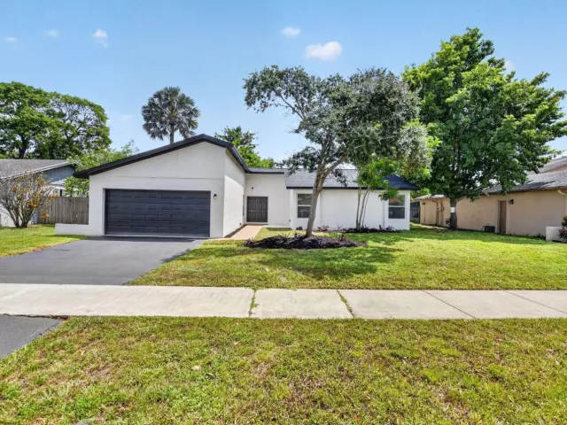 3-bedroom home for sale in Deerfield Beach - 386 NW 40th Terrace - MondialRealty