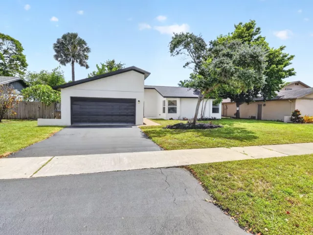 3-bedroom home for sale in Deerfield Beach - 386 NW 40th Terrace - MondialRealty